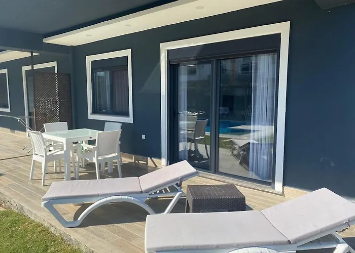 Mali Garden Apartman Side